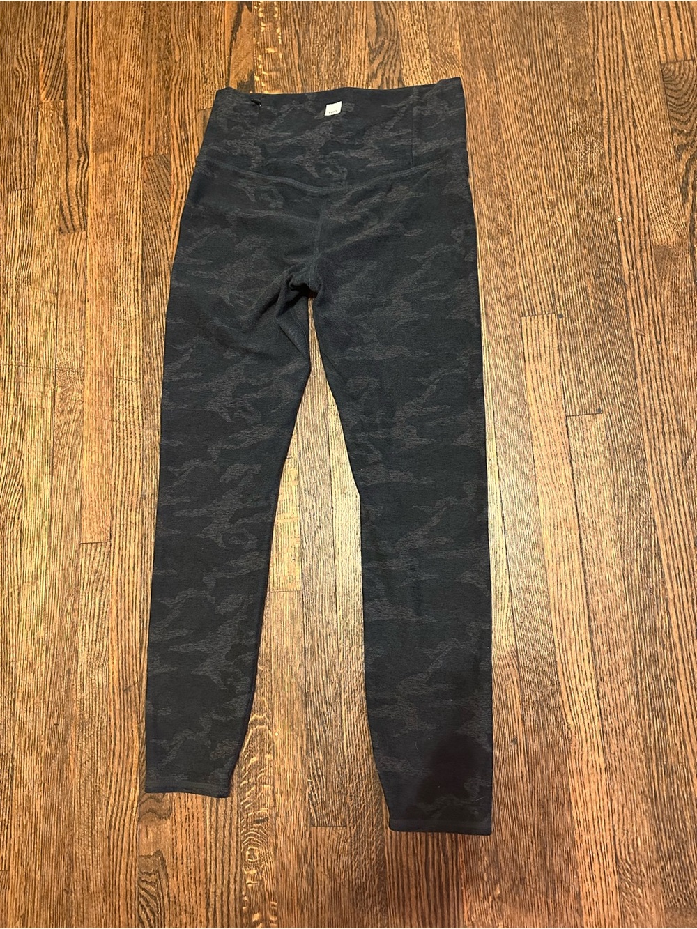 Vuori Black Grey Camo Back Pocket Leggings